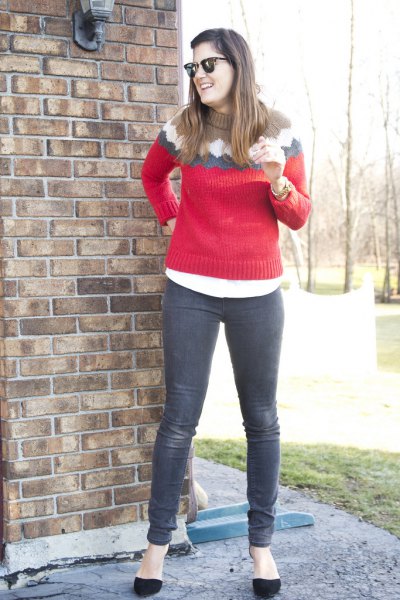 red knitted sweater with gray jeans and black ballerinas