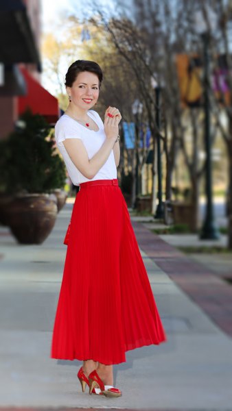 red maxi pleated skirt white chiffon t-shirt
