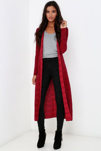 red midi cardigan with gray t-shirt with scoop neckline and black skinny jeans