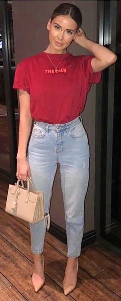 red printed t-shirt with mom jeans and light pink pointed toe heels