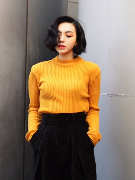 Ribbed yellow sweater with black, cropped pants