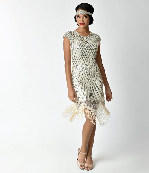 Mini dress made of rose gold-colored and white sequin fringes with pink open toe heels