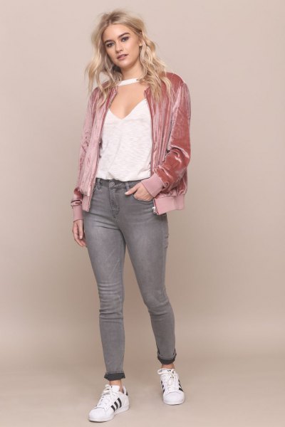 Bomber jacket made of rose gold velvet with a white top with a deep V-neck