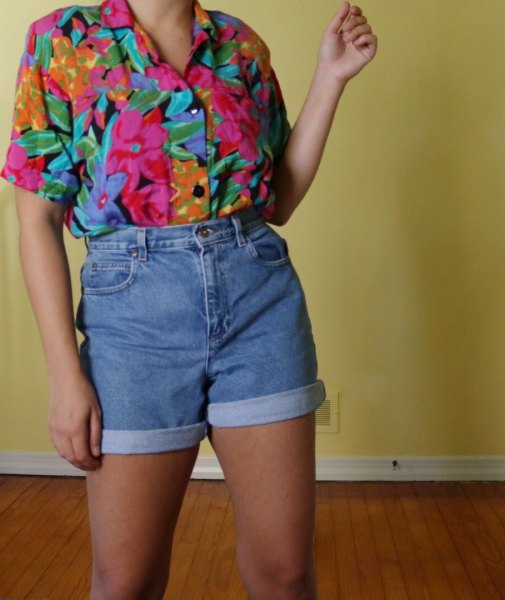 Vintage shirt with rose print and high-waisted denim shorts