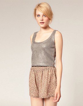 Short-cut tank top with a scoop neckline and pink, flowing mini-shorts