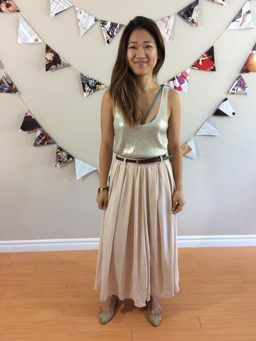 silver tank top with scoop neckline and light pink maxi pleated skirt