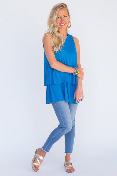 sky blue tunic top with ruffles and skinny jeans