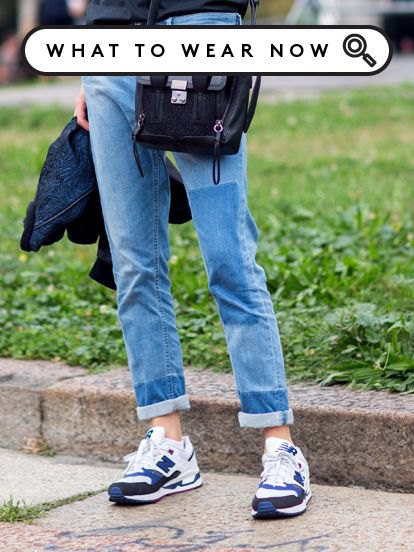 Slim fit jeans with cuffs and running shoes made of white and blue denim and plastic