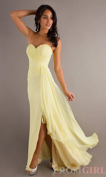 Floor-length dress with a sweetheart neckline and flared chiffon
