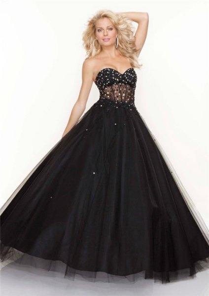 Sweetheart strapless black tulle ball gown