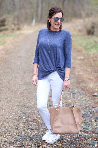 blue-green twist front top with white skinny jeans