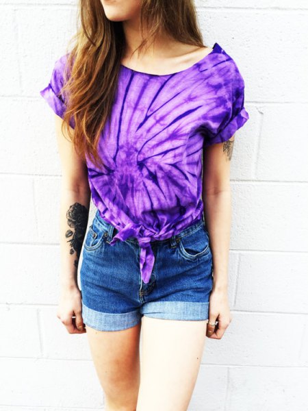 Tie dye knotted t-shirt with cuffed denim shorts