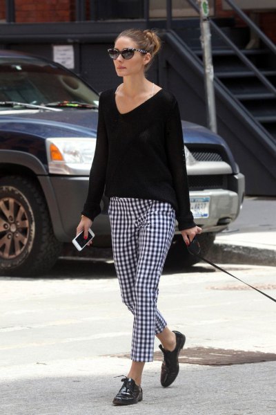V-neck sweater, black and white checked drainpipe trousers and Oxford shoes