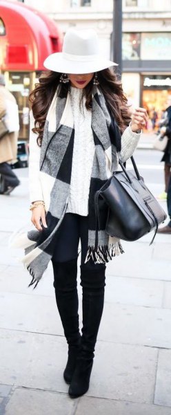 white and black checked scarf with floppy hat and skinny jeans