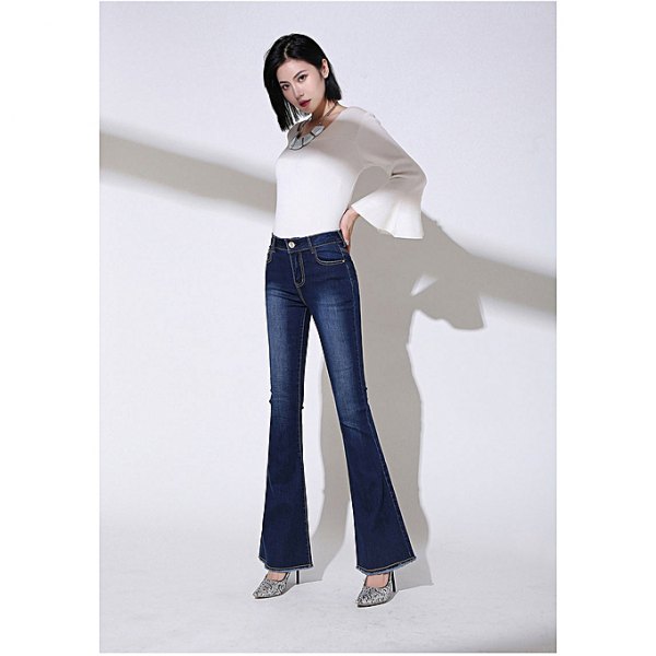 white top with bell sleeves and dark blue jeans with a high bell bottom