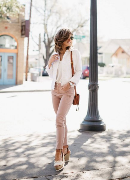 white blazer with blushing skinny jeans and light pink platform heels with open toes