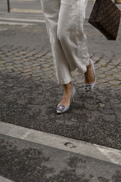 white shirt with buttons, linen trousers and silver-blue kitten heels