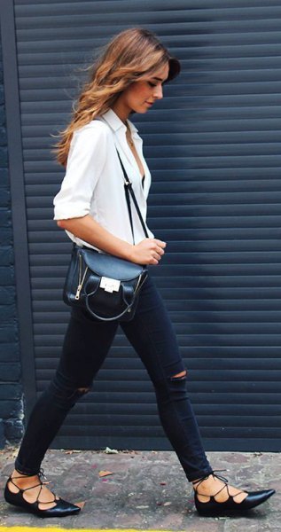 white shirt with buttons, ripped jeans and black ballerinas