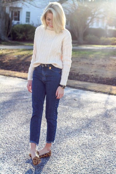 white cable knit chunky sweater mom jeans