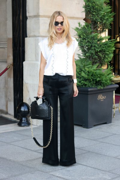 Blouse with printed white cap sleeves and black pants with wide legs