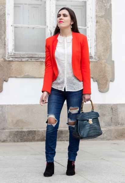 white chiffon blouse and dark blue skinny jeans