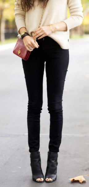 white, chunky sweater with black skinny jeans and peep toes