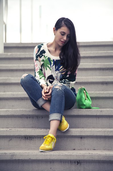 white sweatshirts printed with flowers, yellow sneakers