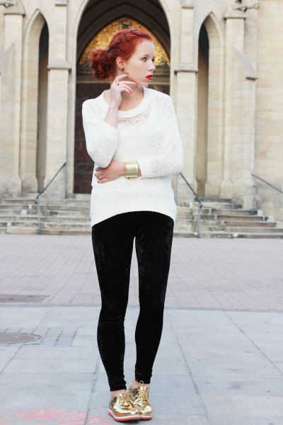 white knitted sweater with black skinny jeans and gold low-top sneakers