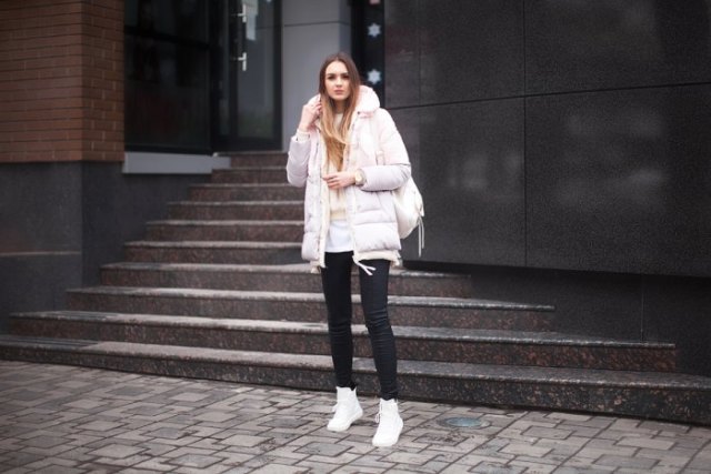 white long bubble coat with black skinny jeans and high sneakers