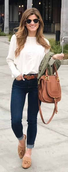 white long-sleeved blouse with dark blue skinny jeans with cuffs and light brown slippers