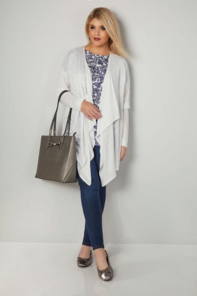 white longline cardigan with tribal print top and dark blue trousers