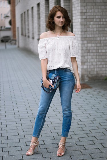 Off shoulder white blouse with skinny jeans and blue jeans pocket