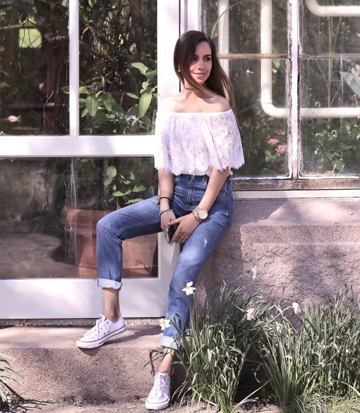 white lace off the shoulder top with cuffed jeans and sneakers