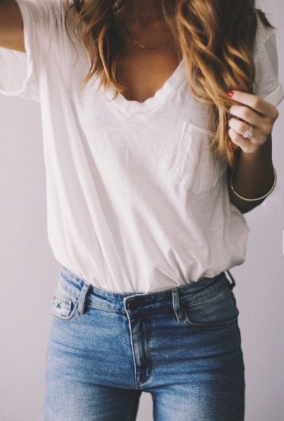 white t-shirt with pocket front and blue skinny jeans