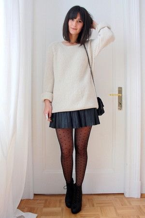 white, ribbed, coarsely knitted sweater with dark blue mini pleated skirt