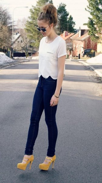white scalloped t-shirt with dark blue jeans and yellow heels