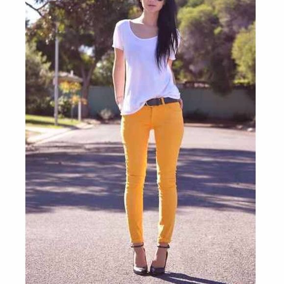 white slim fit t-shirt with scoop neckline and slim pants