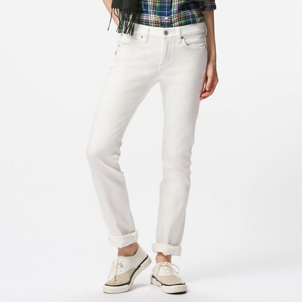 white skinny jeans with flannel lining and blushing pink sneakers