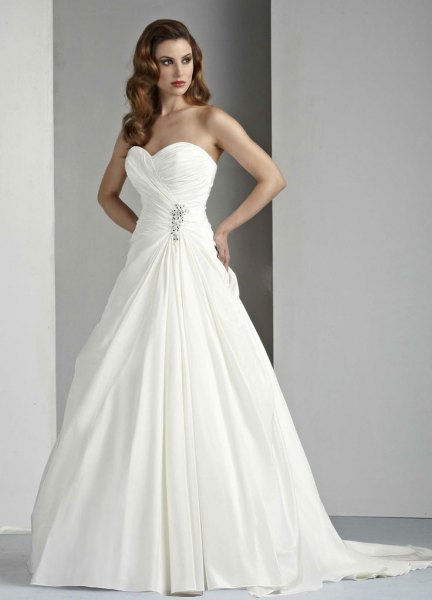 white sweetheart neckline wedding dress