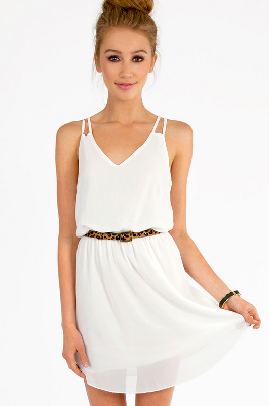 Details of the white strap dress