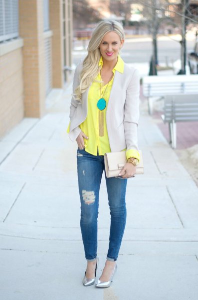 yellow shirt with buttons, light gray blazer and skinny jeans