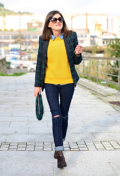 Checked blazer with yellow knitted sweater