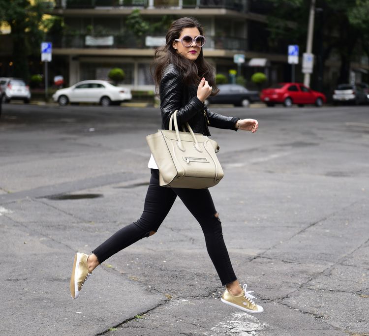 Gold Sneakers Outfit Ideas