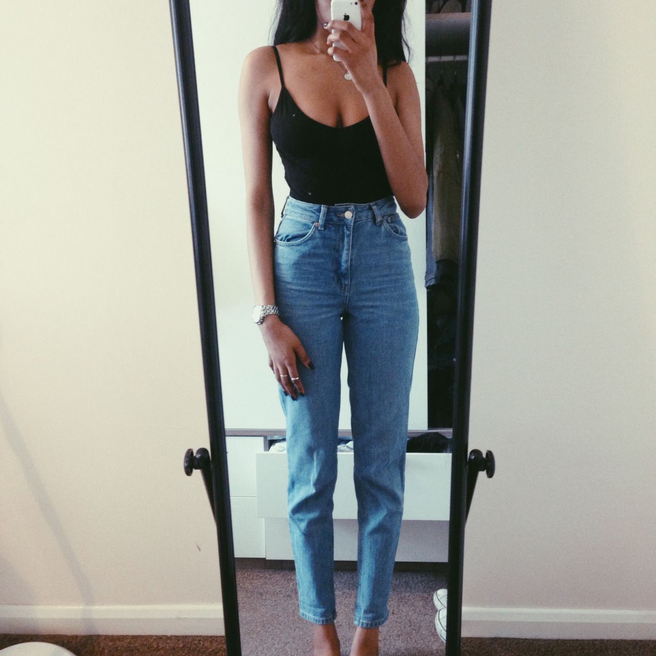 How To Style High Waisted Mom Jeans