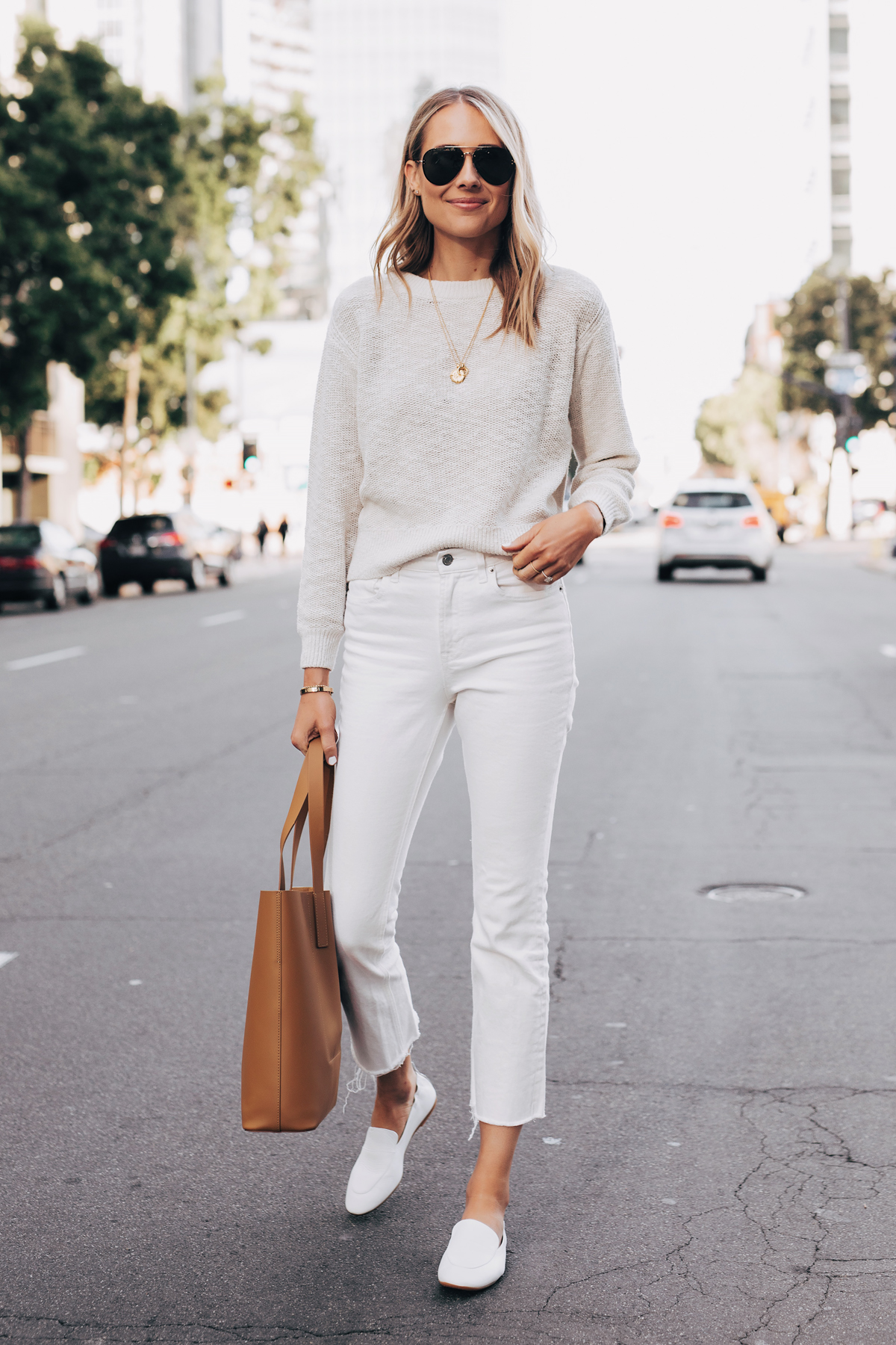How To Style White Cropped Jeans