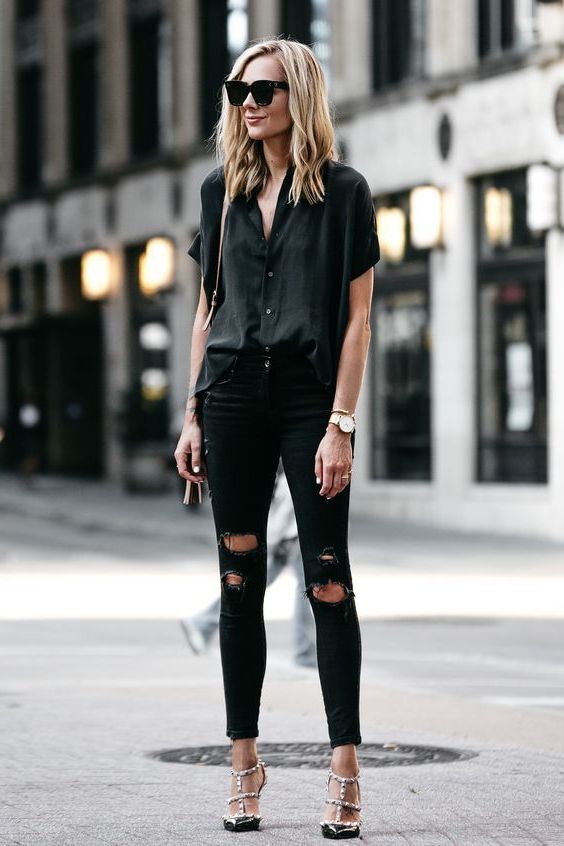 How To Wear Black Knee Ripped Jeans
