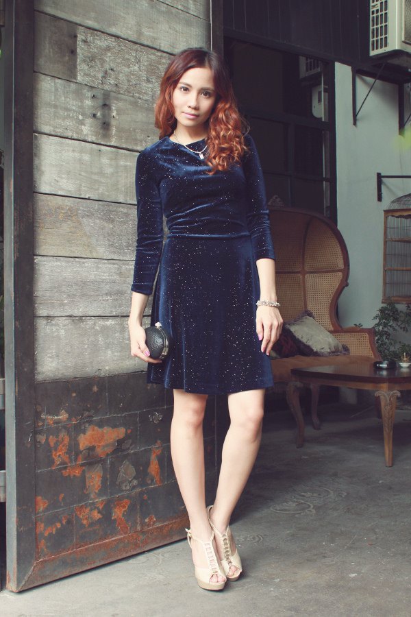How To Wear Blue Velvet Dress