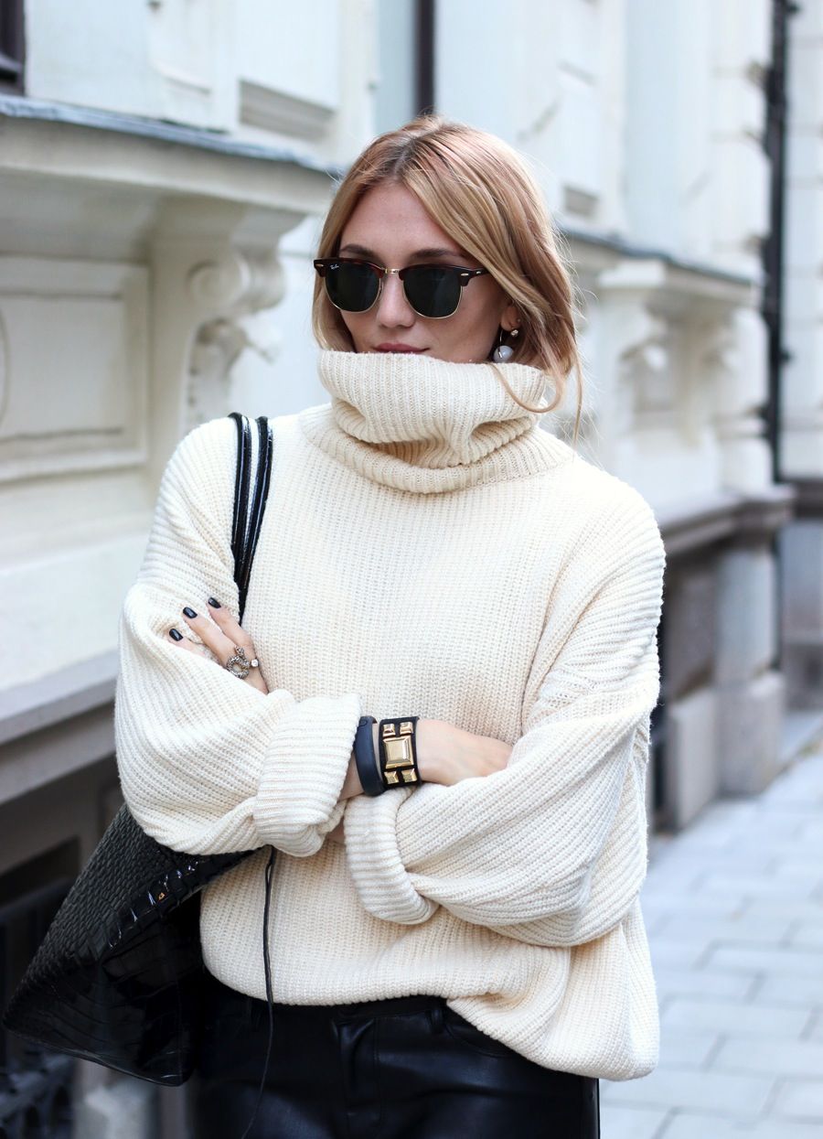 How To Wear Oversized White Sweater
