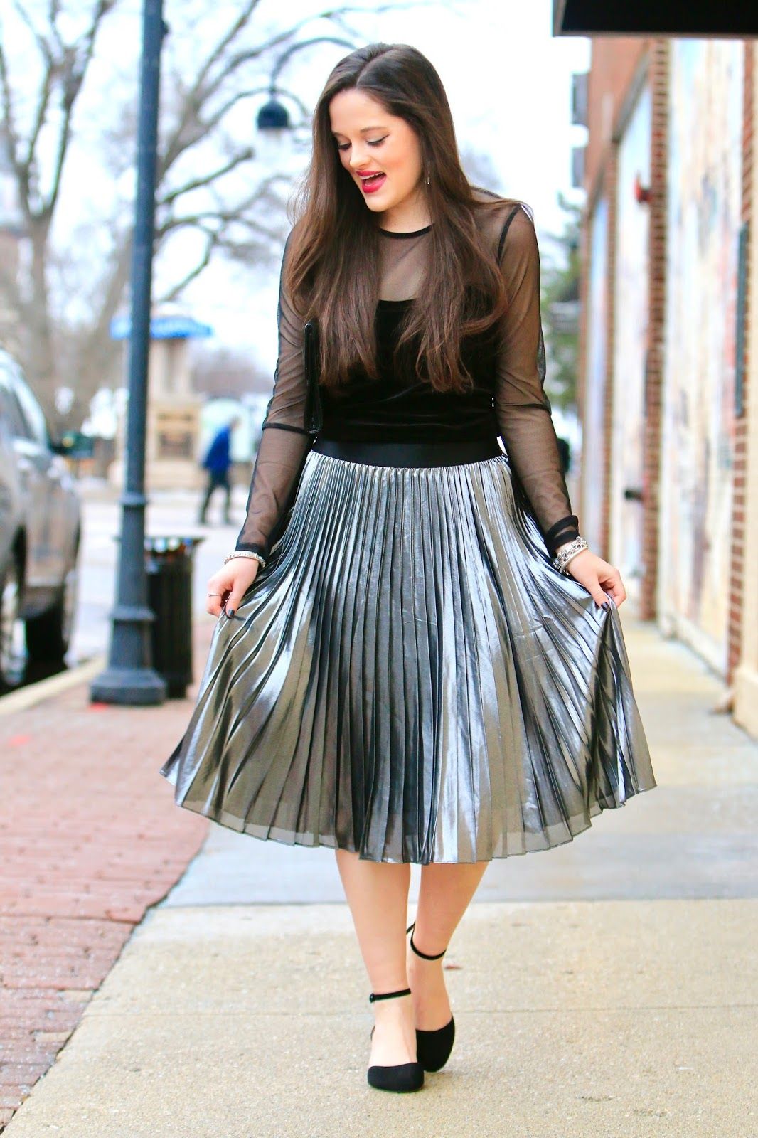 Silver Metallic Skirt Outfit Ideas