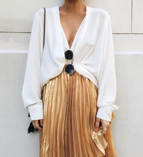 Stylish Ways How To Wear Gold Skirt